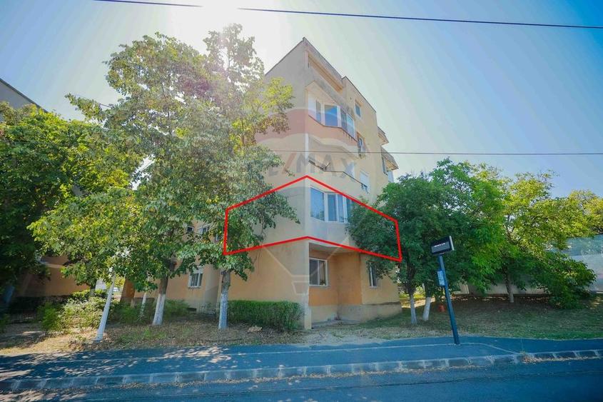 Apartament cu 3 camere decomandat în Nufărul