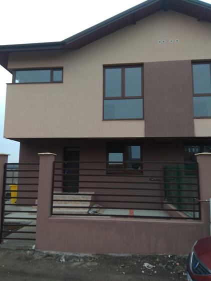 Duplex cu 4 camere cu Teren 300 Mp în Domnești