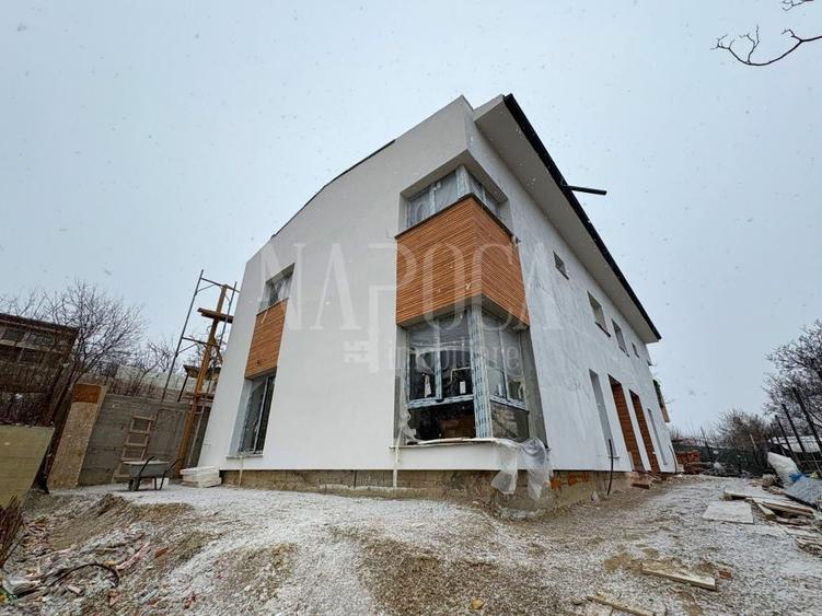 Casă individuală cu 4 camere cu Canalizare în Dâmbul Rotund