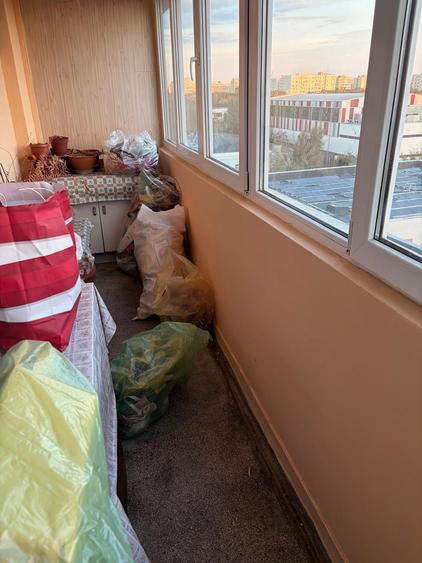 Apartament cu 3 camere semidecomandat în Titan