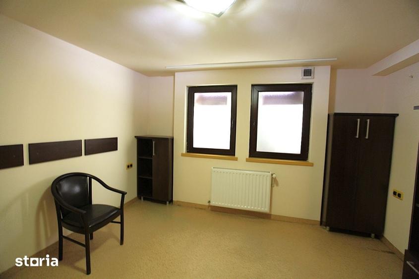 Casă cu 7 camere cu Teren 212 Mp în Centrul Civic