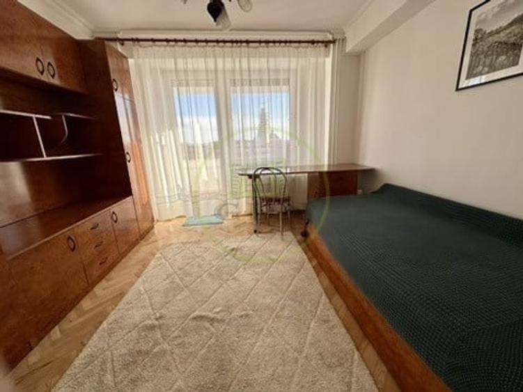 Apartament cu 4 camere decomandat, mobilat în Central