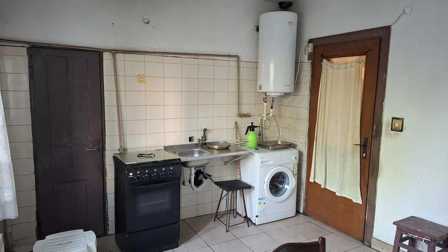 Casă cu 9 camere cu Teren 567 Mp în Central