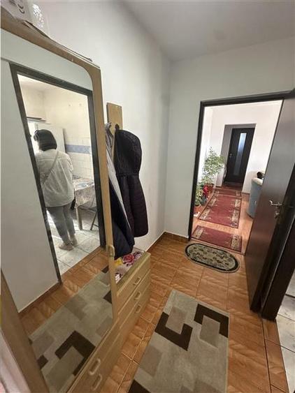 Apartament cu 3 camere semidecomandat în Circumvalațiunii