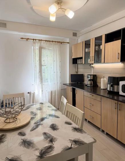 Apartament cu 3 camere decomandat în Exterior Vest
