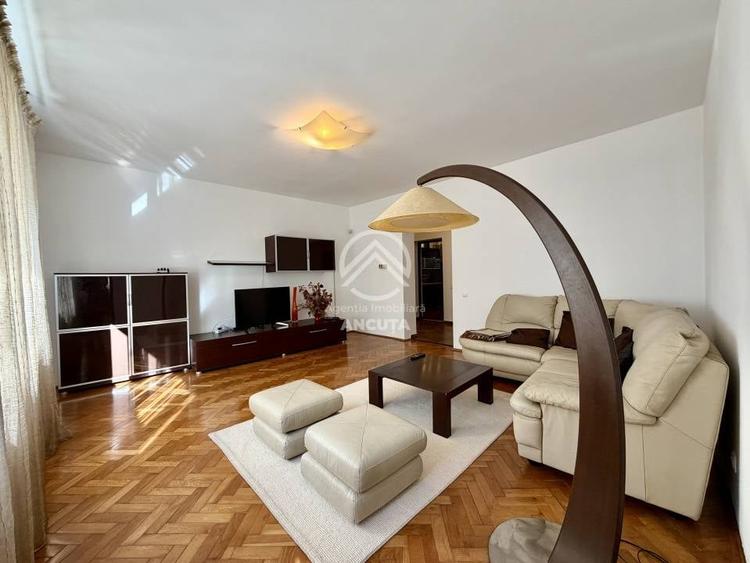 Apartament cu 3 camere în Plopilor