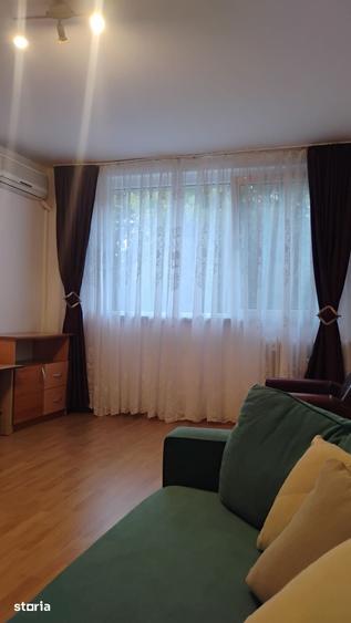 Apartament cu 3 camere decomandat în Berceni