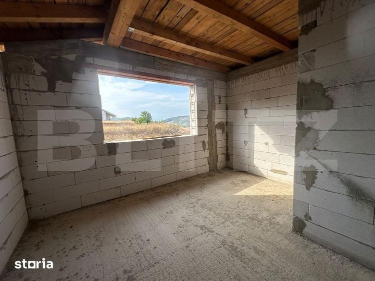 Casă cu 5 camere cu Teren 600 Mp în Vețel