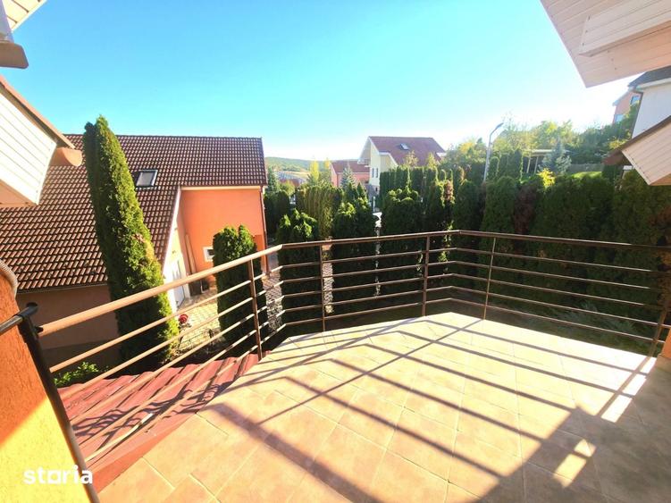 Casă cu 7 camere cu Teren 920 Mp în Livezeni