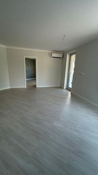 Apartament cu 3 camere decomandat în 1 Decembrie