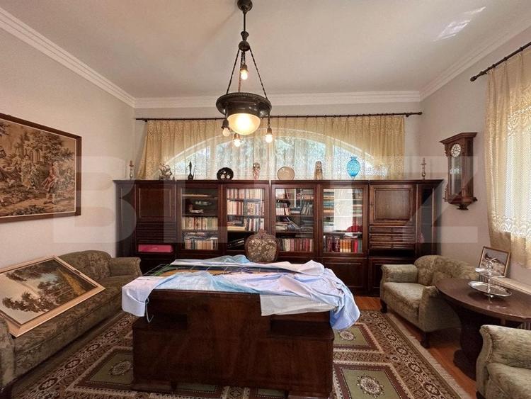 Casă individuală cu 7 camere cu Garaj în Cetate