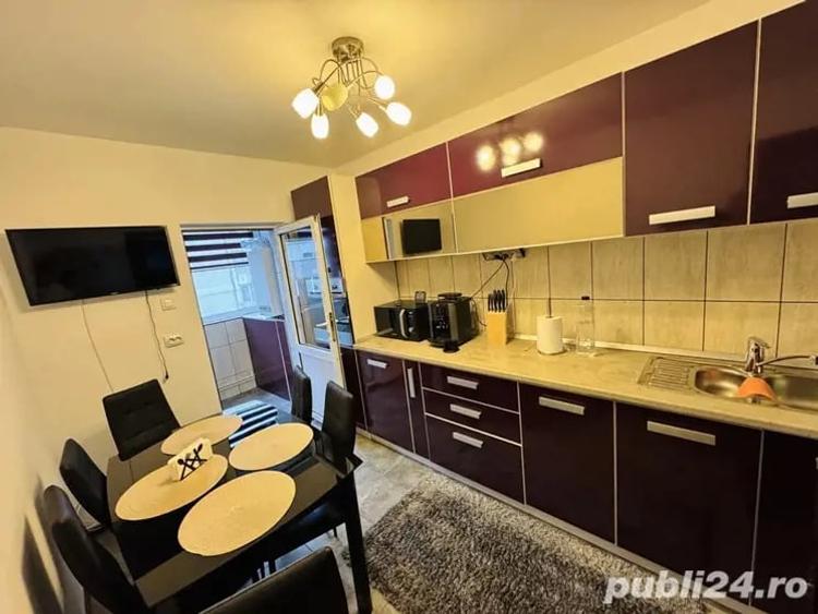 Apartament cu 3 camere decomandat, mobilat în Delfinariu