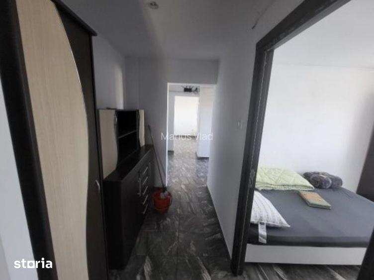 Apartament 3 camere de inchiriat in zona Calea Calara?ilor / Gospodina
