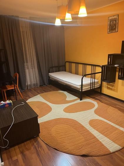 Apartament cu 3 camere decomandat în Gorjului