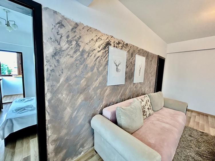 Apartament cu 3 camere semidecomandat în Ultracentral