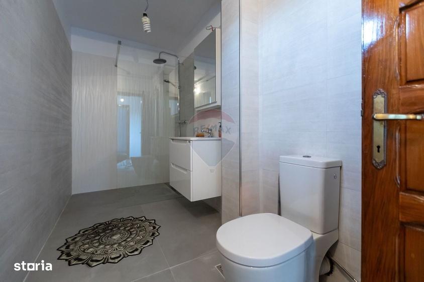 Casă cu 4 camere cu Teren 1710 Mp în Central