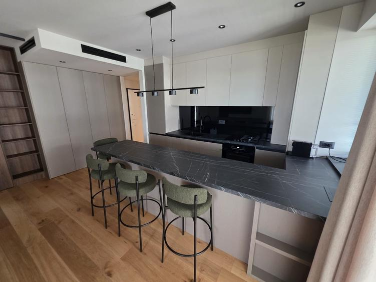 Apartament cu 3 camere semidecomandat în Central