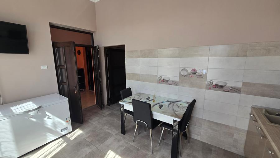 Casă individuală cu 3 camere cu Canalizare în Central