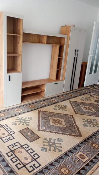 Apartament cu 3 camere decomandat în Tudor