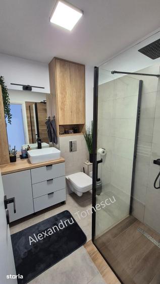 Apartament cu 3 camere semidecomandat în Vitan