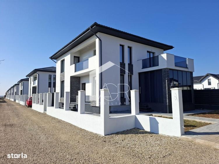 Casă cu 4 camere cu Teren 350 Mp în Păulești