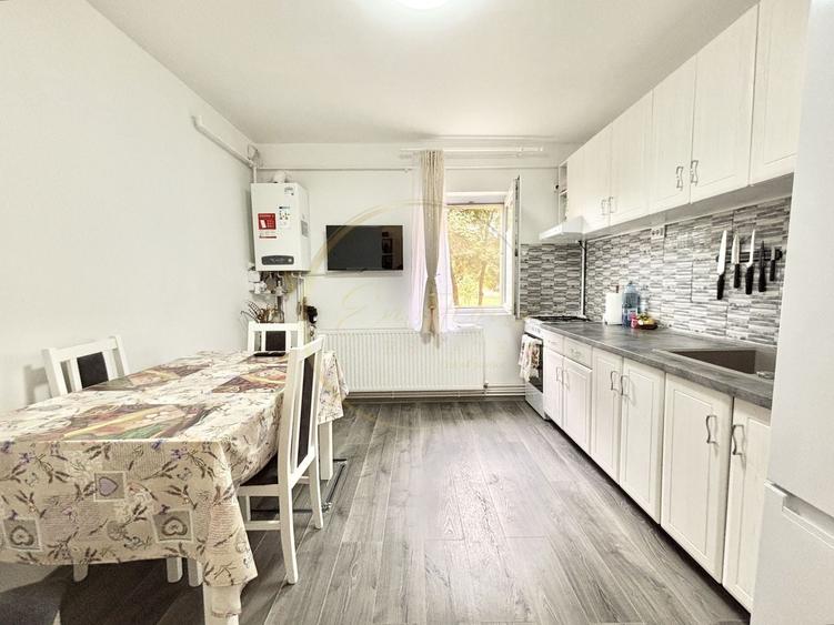 Apartament cu 2 camere semidecomandat, mobilat în Dâmbovița