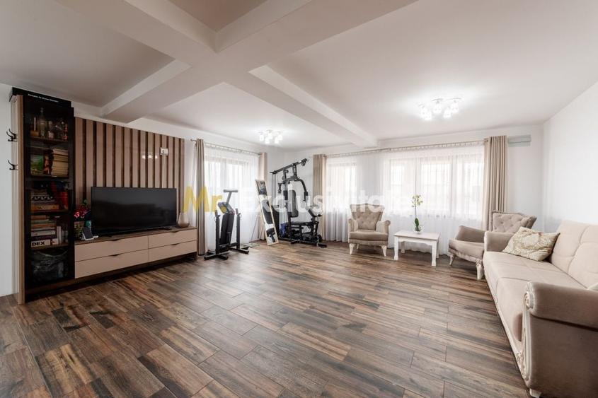 Casă individuală cu 3 camere cu Canalizare în Bradu