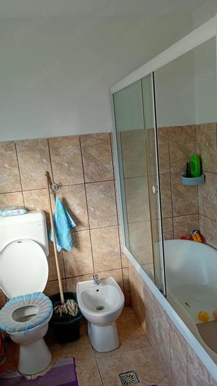 Casă cu 6 camere cu Teren 320 Mp în Chișoda