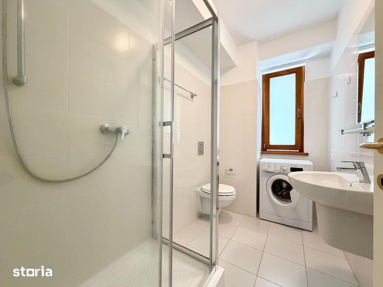 Apartament cu 3 camere decomandat în Cristian