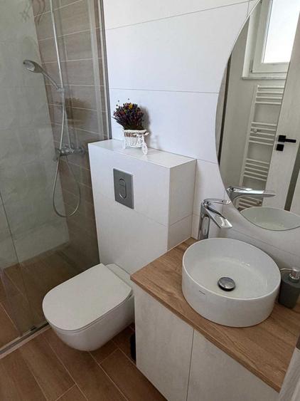 Apartament cu 3 camere decomandat în Florești