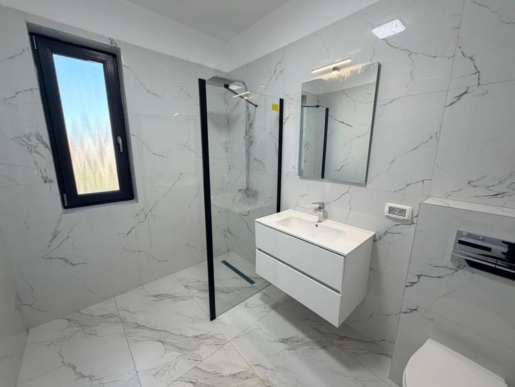 Apartament cu 3 camere, mobilat în Moșnița Nouă