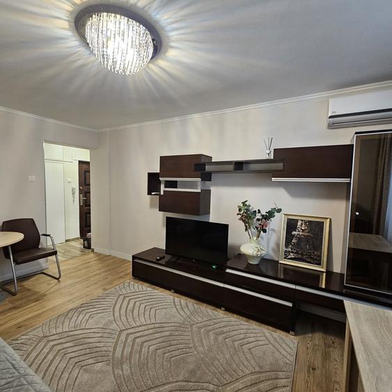 Apartament cu 2 camere semidecomandat în Gara de Nord