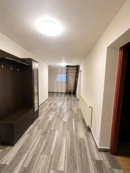 Casă individuală cu 4 camere cu Canalizare în Poplaca