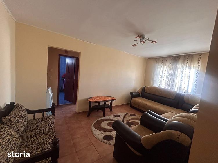 Apartament cu 3 camere decomandat în Exterior Vest