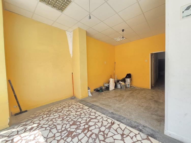 Spațiu comercial, de 130 mp, în Micro 18