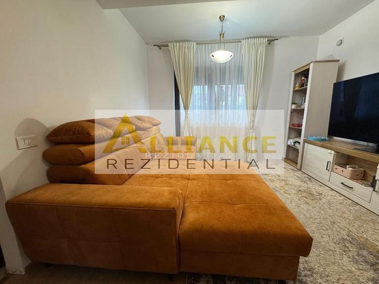 Casă individuală cu 5 camere cu Canalizare în Sud