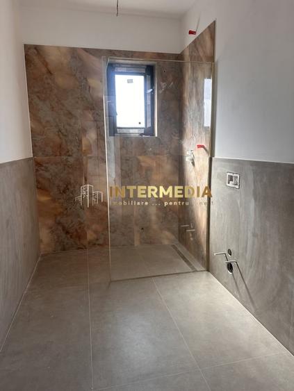 Casă individuală cu 4 camere cu Canalizare în Cetate
