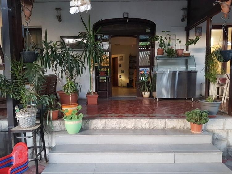 Casă cu 17 camere cu Teren 300 Mp în Central