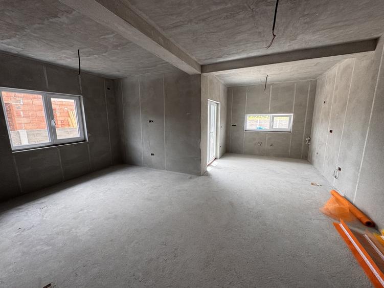 Duplex cu 4 camere cu Canalizare în Moșnița Nouă