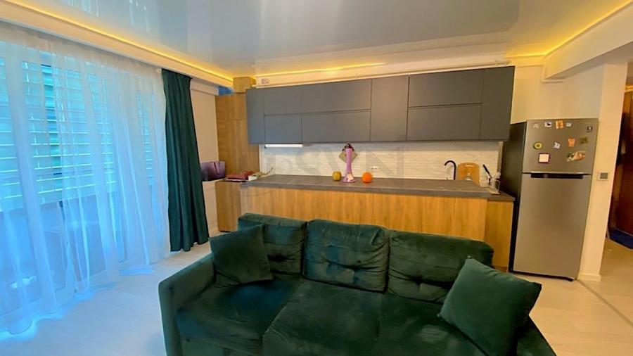 Apartament cu 3 camere decomandat în Pipera