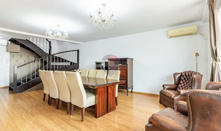 Apartament cu 4 camere decomandat în Unirii