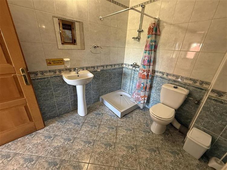Spațiu comercial, de 600 mp, în Gherăiești