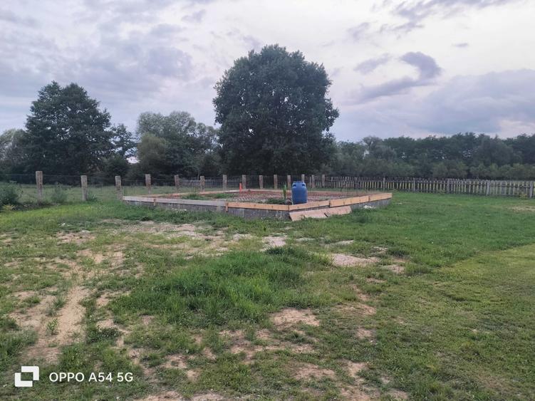 Teren de 2200 mp, în Căstău