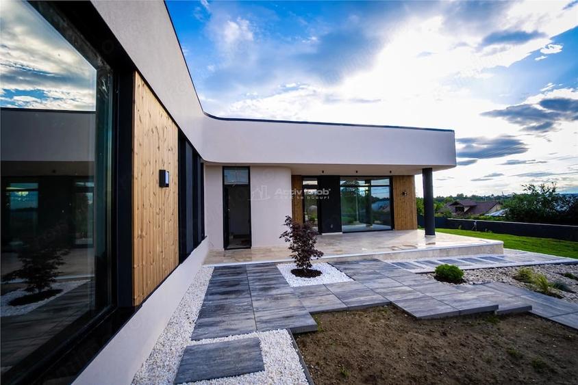 Vila de lux, construita cu materiale premium, priveliste superba - 2