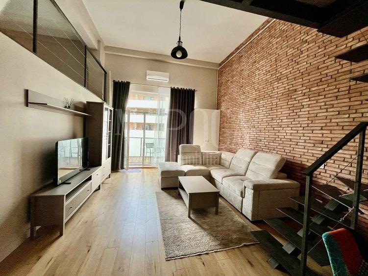 Apartament cu 3 camere semidecomandat în Central