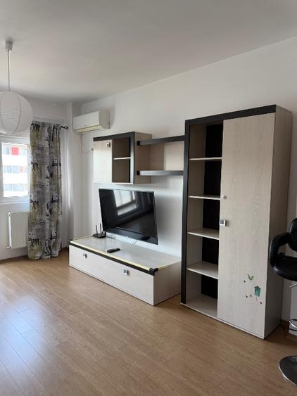 Apartament cu 2 camere semidecomandat în Roșu