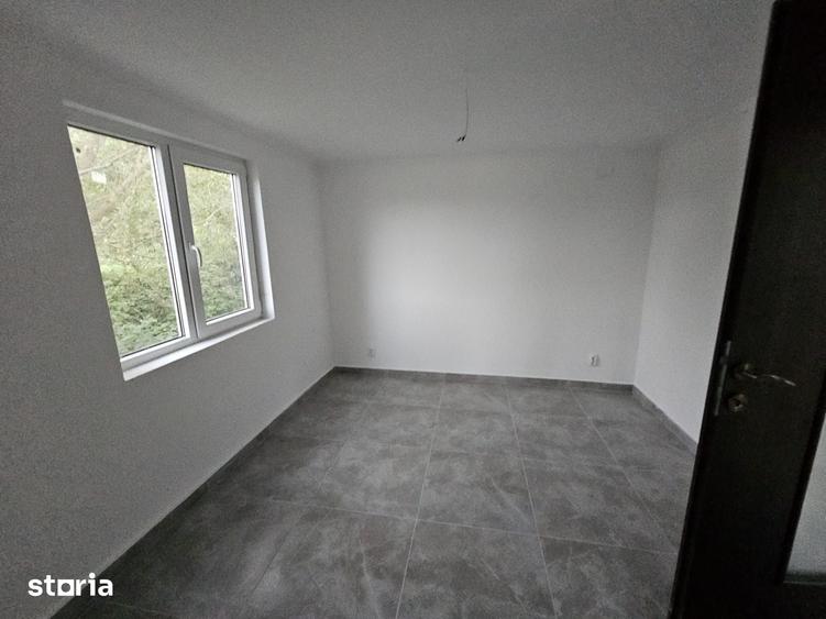 Casă cu 5 camere cu Teren 741 Mp în Dobra