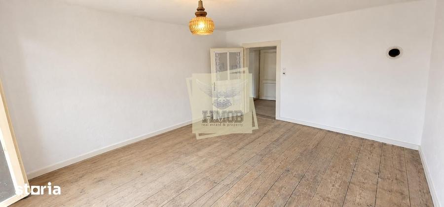 Casă cu 5 camere cu Teren 482 Mp în Central