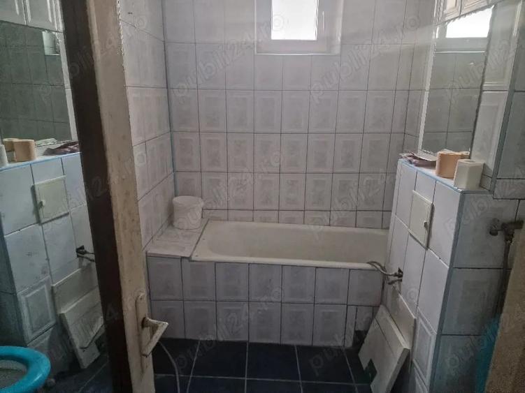 Apartament cu 3 camere decomandat în Precista