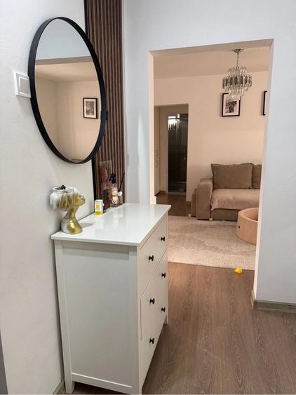 Apartament cu 3 camere semidecomandat în Central